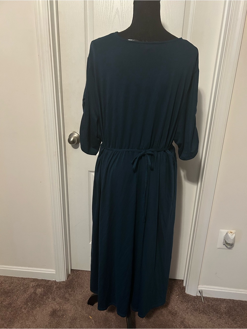 Elegant Women’s Tie-Waist Dress